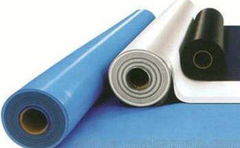 進(jìn)入施工現(xiàn)場的防水卷材怎樣進(jìn)行合格檢驗？